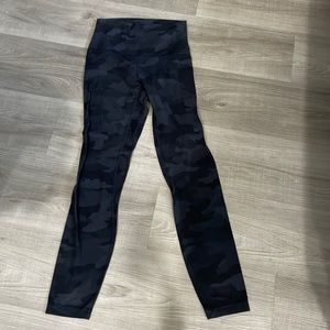 COPY - Black and grey camo lululemon leggings align